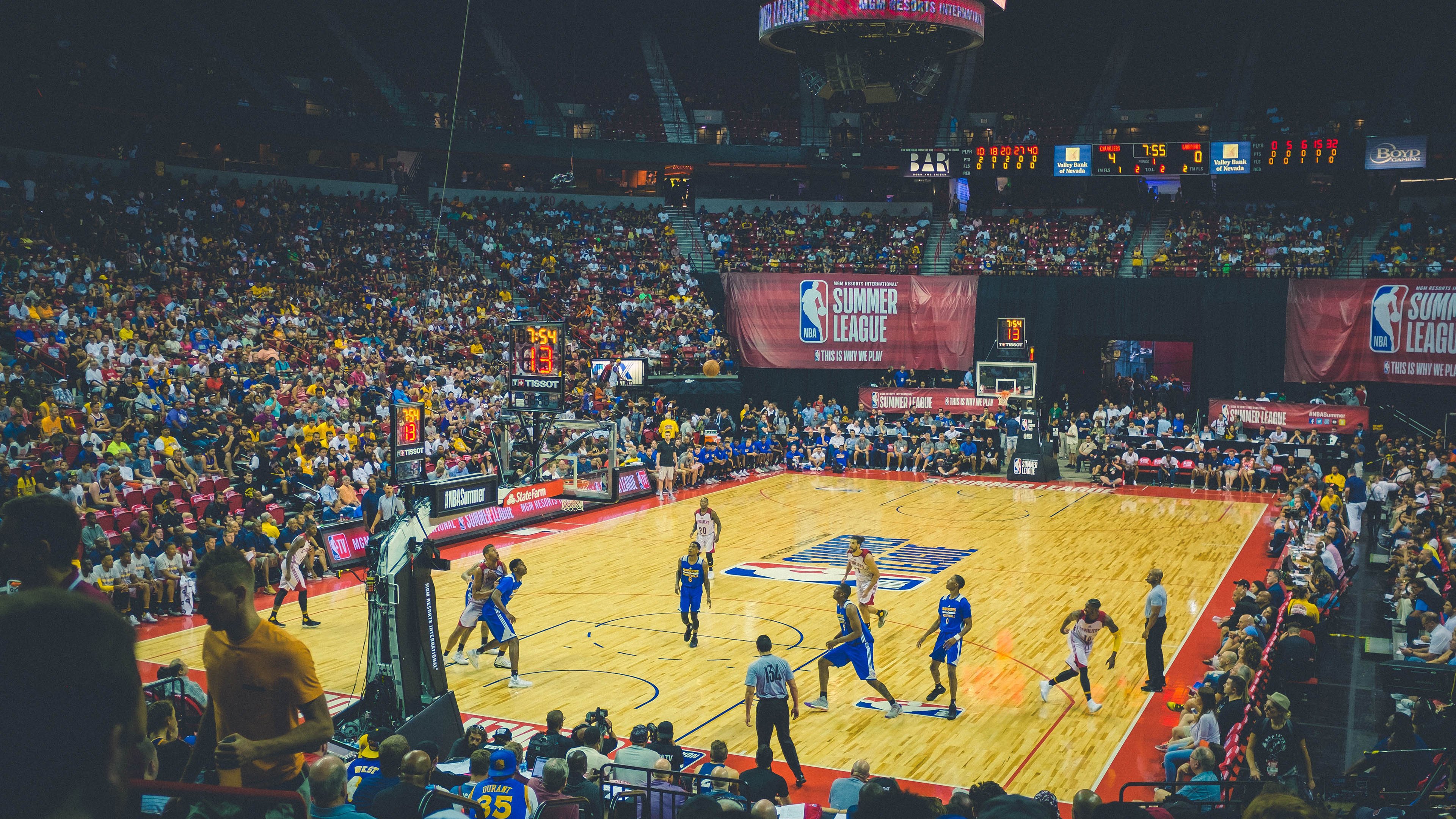 太阳强行终结森林狼，库里成为关键先生